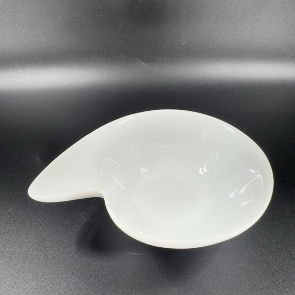 White Nautilus Shell Shaped Bowl Made Of Porcelain Ceramic Dish Bowl Small Plate - Picture 6 of 10